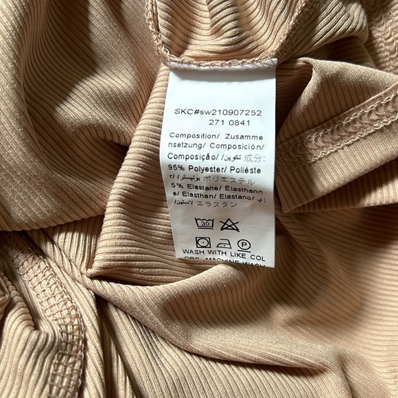 SHEIN Scoop Neck - Picture 9 of 9